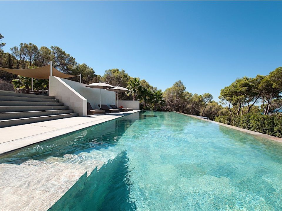 Uitzonderlijke nieuw gebouwde villa met prachtig uitzicht op Cala Jondal