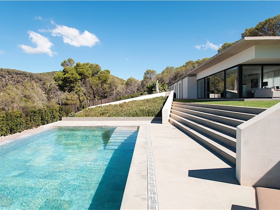 Uitzonderlijke nieuw gebouwde villa met prachtig uitzicht op Cala Jondal