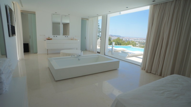 Moderne villa met prachtig uitzicht op Ibiza en de zee in Can Rimbau