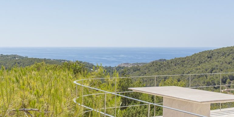 Mediterraan land huis in Ibiza met uitzicht op zee te koop in Cala Vadella