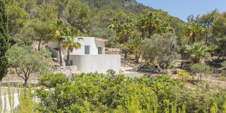 Mediterraan land huis in Ibiza met uitzicht op zee te koop in Cala Vadella