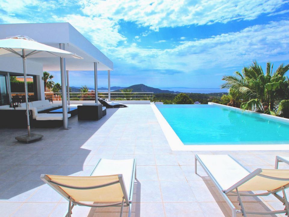 Villa in Vista Alegre te koop met een prachtig uitzicht op zee