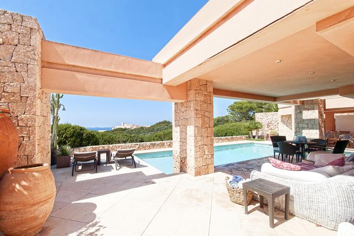 Villa met prachtig uitzicht op zee en zonsondergang in Caló de Real op Ibiza