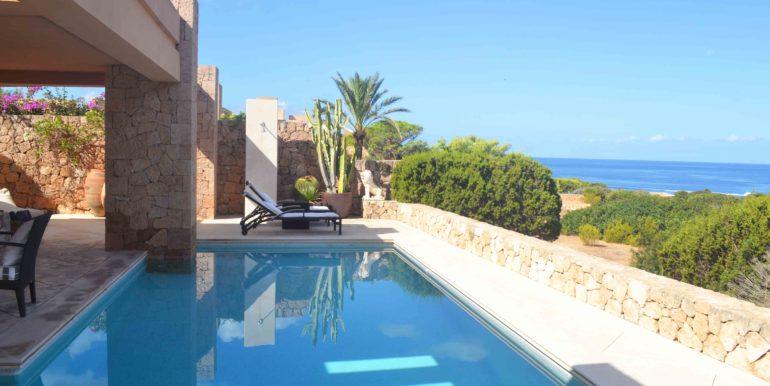 Villa met prachtig uitzicht op zee en zonsondergang in Caló de Real op Ibiza