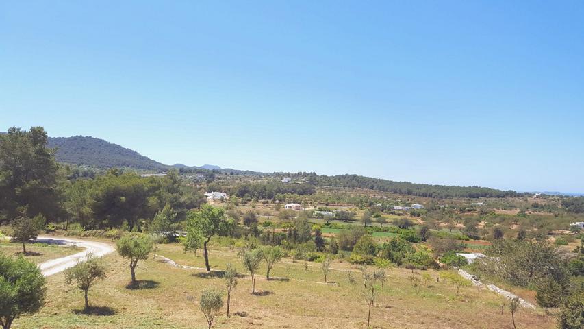 Gerenoveerde finca gelegen op een heuvel van San Rafael met uitzicht