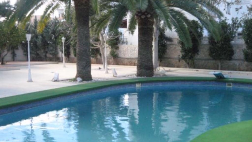 Villa in Playa d'en Bossa met 5 slaapkamers en huurlicentie