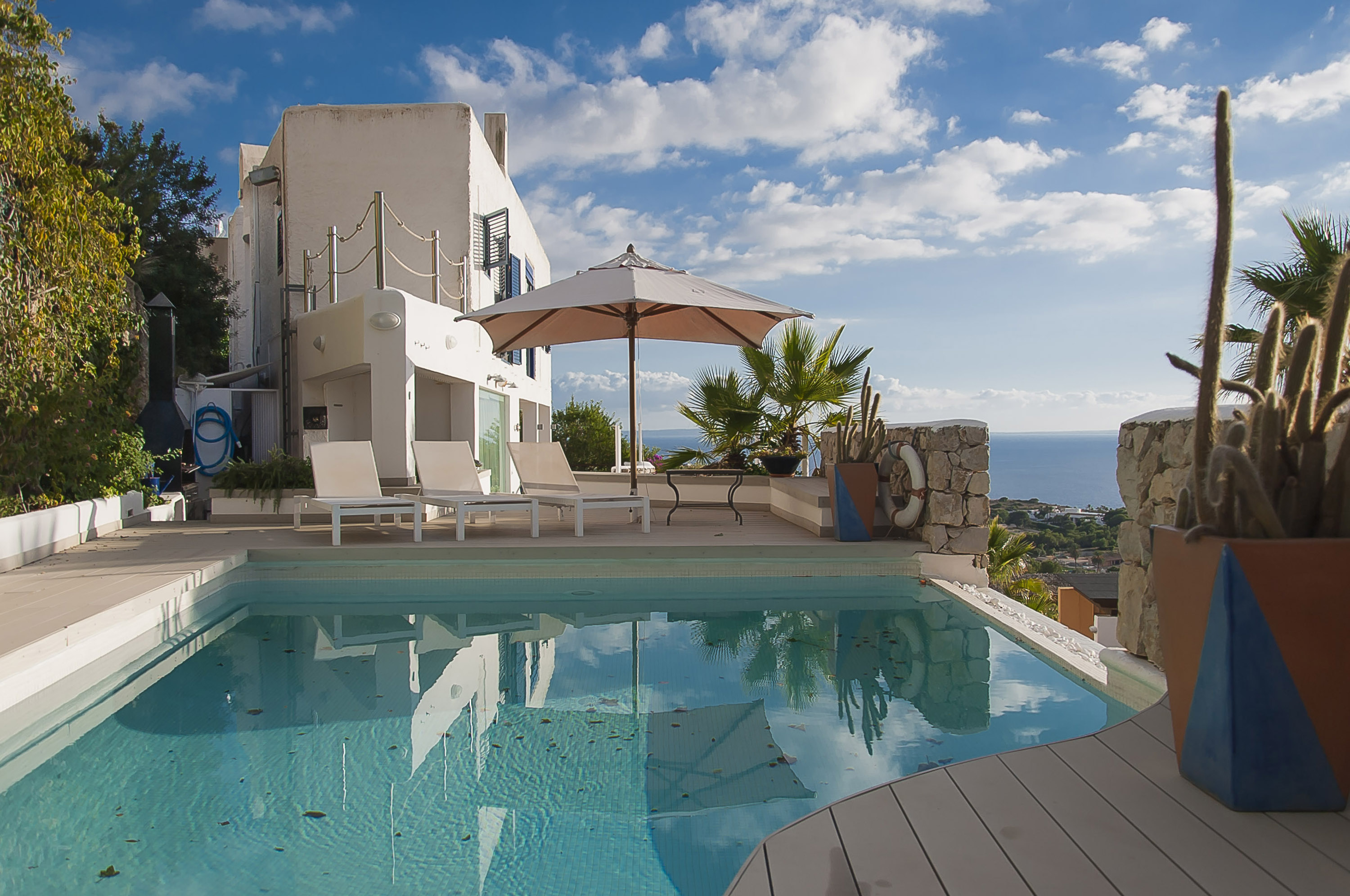 Mediterrane villa op de beste locatie van Ibiza met de beste uitzichten