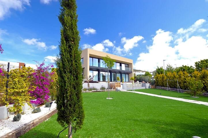 Moderne en mooie villa gelegen in Talamanca op Ibiza