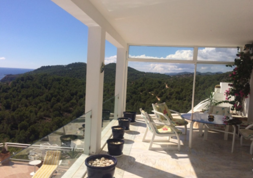 Mooie villa in Roca Llisa met een prachtig uitzicht en zonsondergang