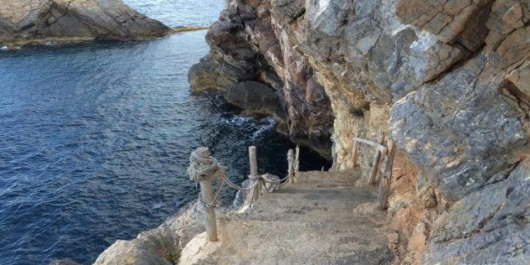 Huis te koop eerste lijn van de zee in het noorden van Ibiza