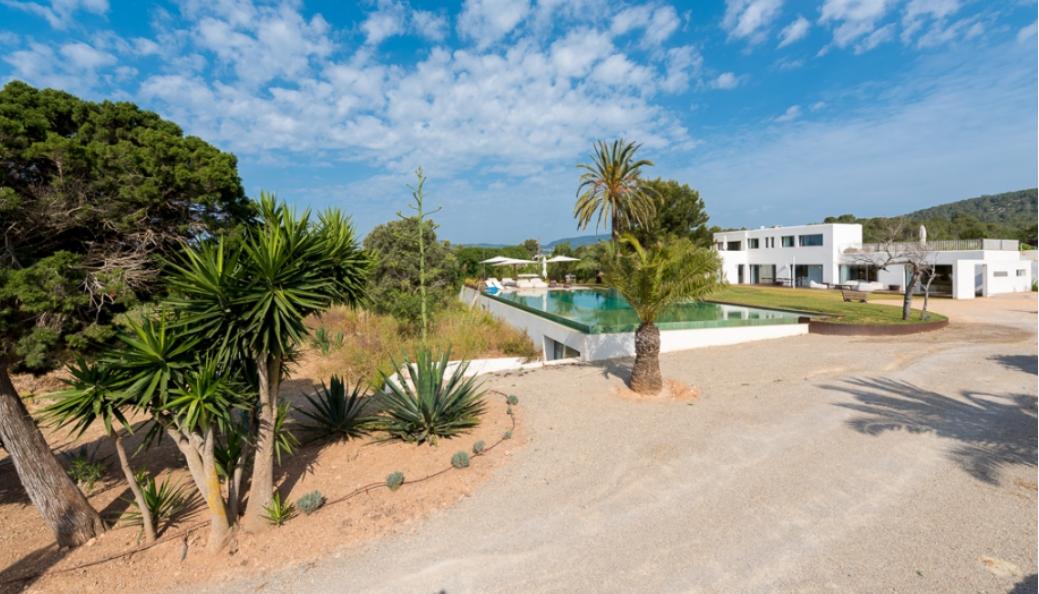 Prachtige villa in de buurt van Cala Jondal te koop