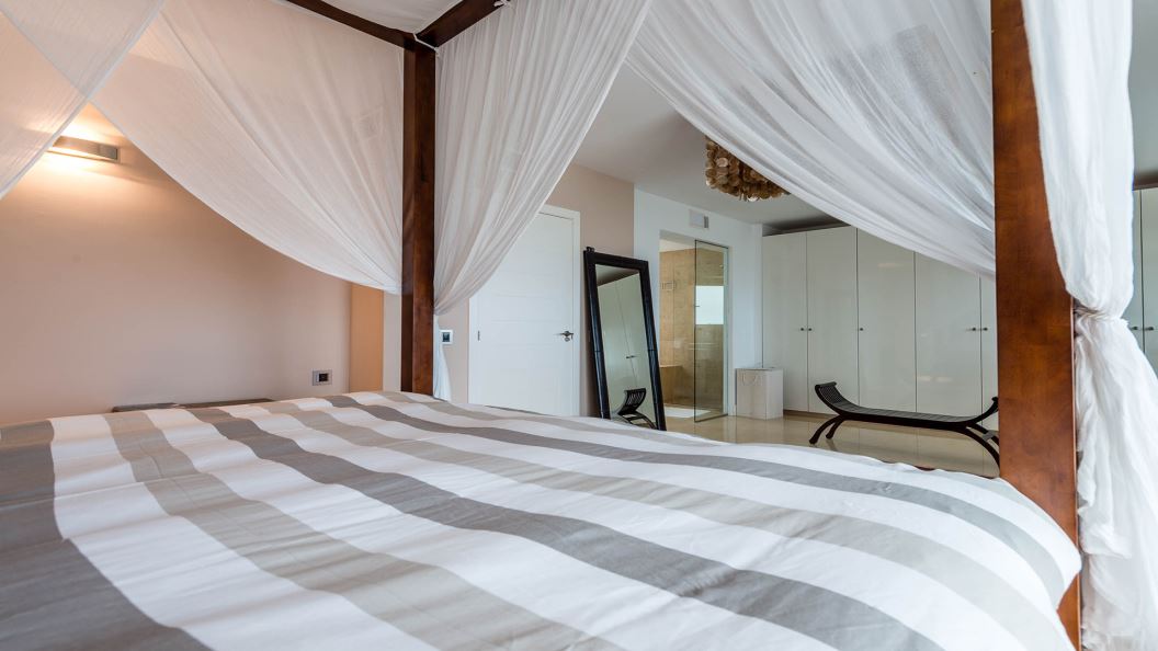 Moderne villa met 4 slaapkamers en een verhuurlicentie voor toeristen op Ibiza