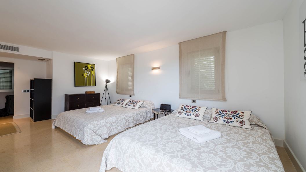 Moderne villa met 4 slaapkamers en een verhuurlicentie voor toeristen op Ibiza
