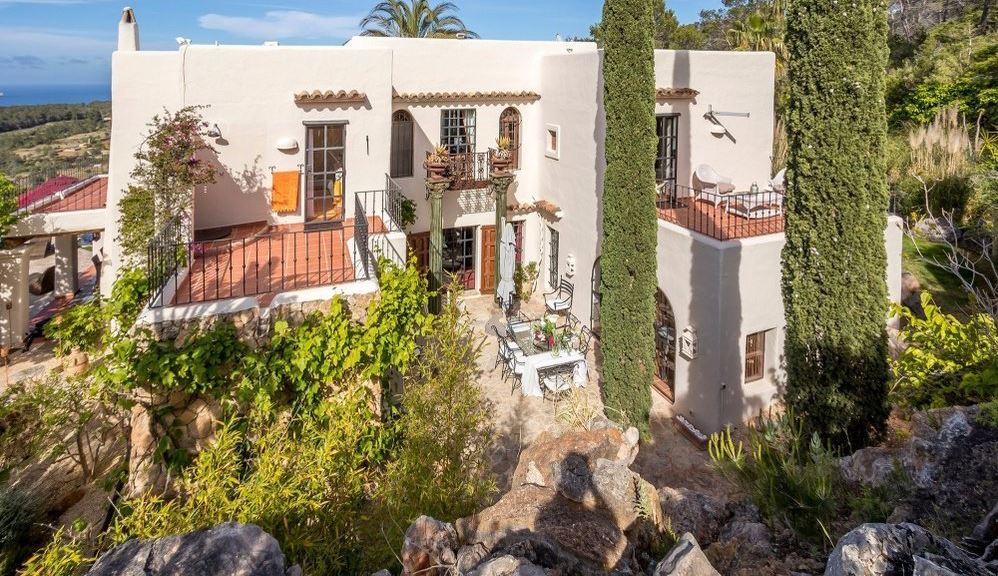 Indrukwekkende villa met spectaculair uitzicht op de baai van San Vicente