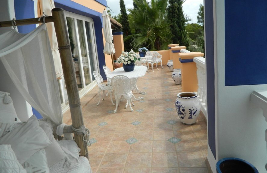 Villa in een rustige wijk van Santa Eulalia met 360º uitzicht op de zee