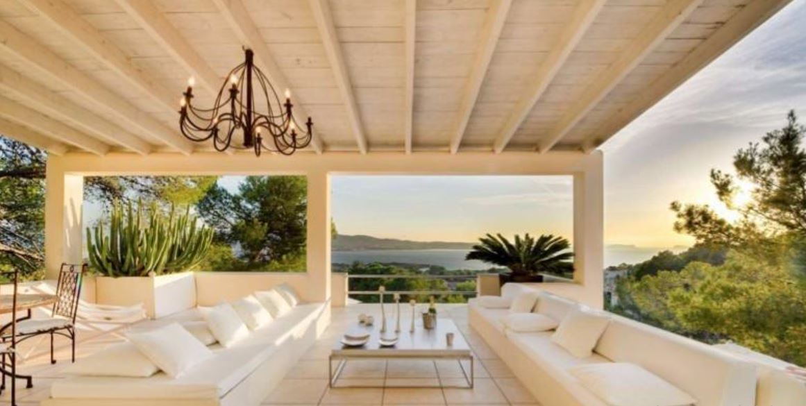 Villa gelegen in Cala Gracio met een fantastisch uitzicht