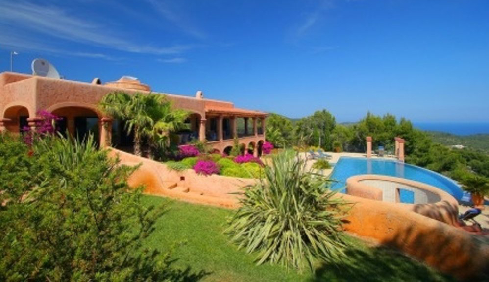 Elegante villa op een fantastische heuvel in de buurt van San Carlos
