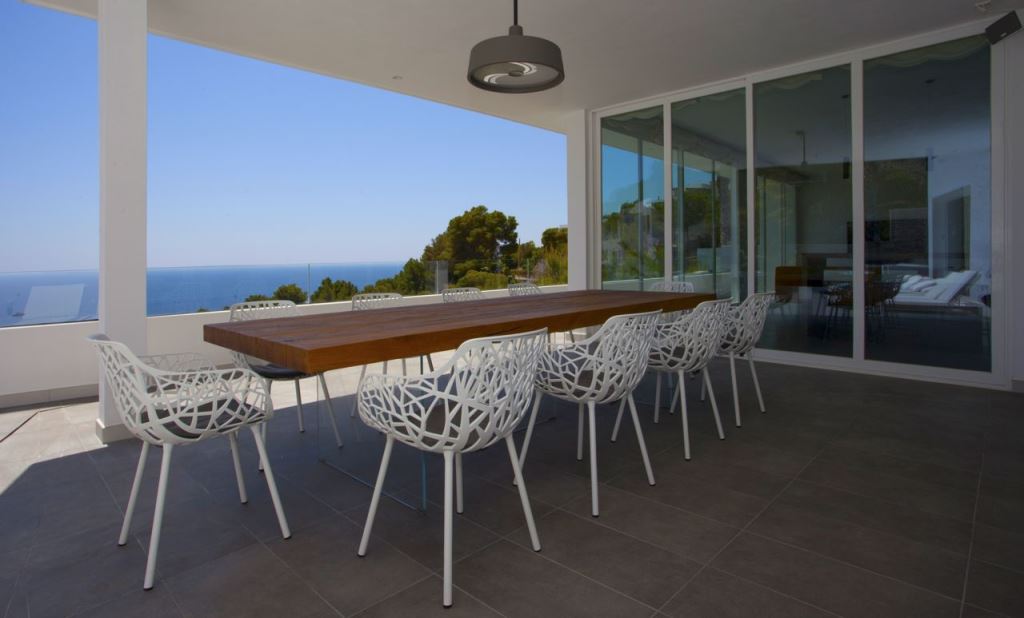 Exclusieve vrijstaande villa met 360 m² woonoppervlak met een onvergetelijk uitzicht op zee