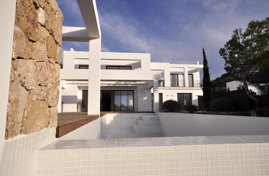 Hedendaagse nieuwe villa gelegen in Calo d'en Real aan de westkust van Ibiza