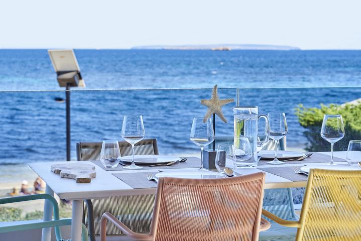Exclusief appartement gelegen aan het Royal Beach van Ibiza in Playa d'en Bossa