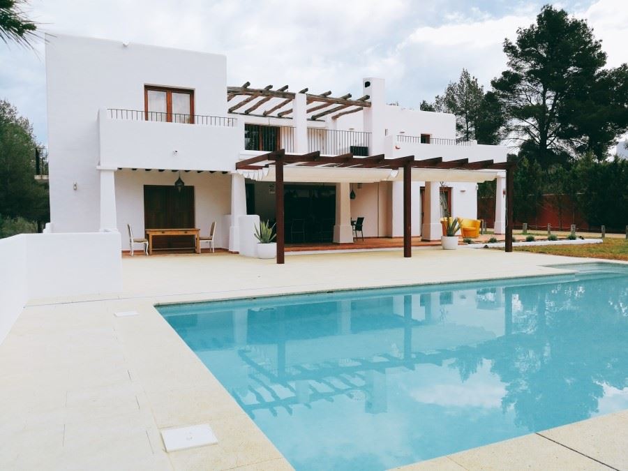 Spectaculair huis in ibicenco-stijl volledig gerenoveerd in de buurt van Ibiza
