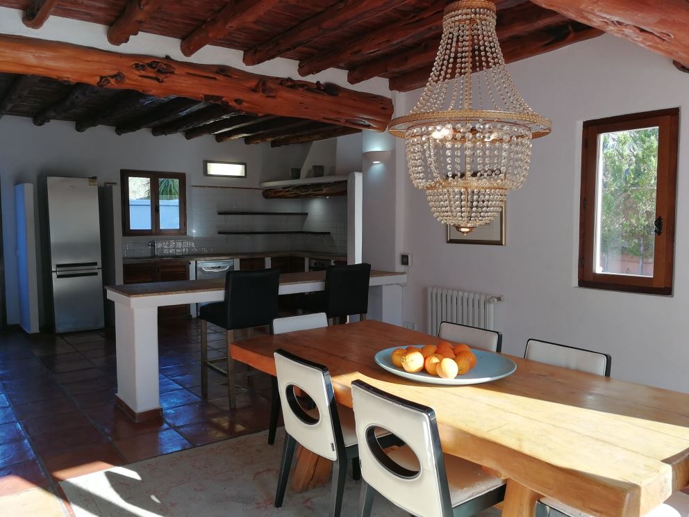 Spectaculair huis in ibicenco-stijl volledig gerenoveerd in de buurt van Ibiza