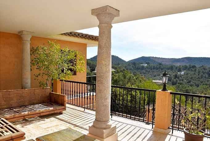Prachtige villa van hoge kwaliteit in Can Furnet met de beste uitzichten