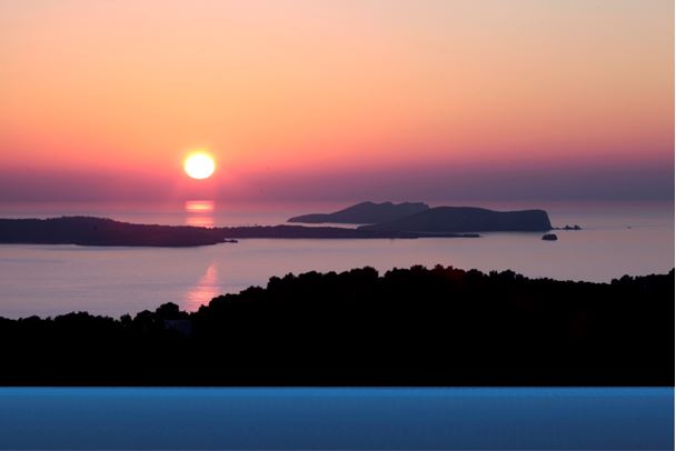 Geweldige villa met uitzicht op de zonsondergang en de zee in Cala Salada
