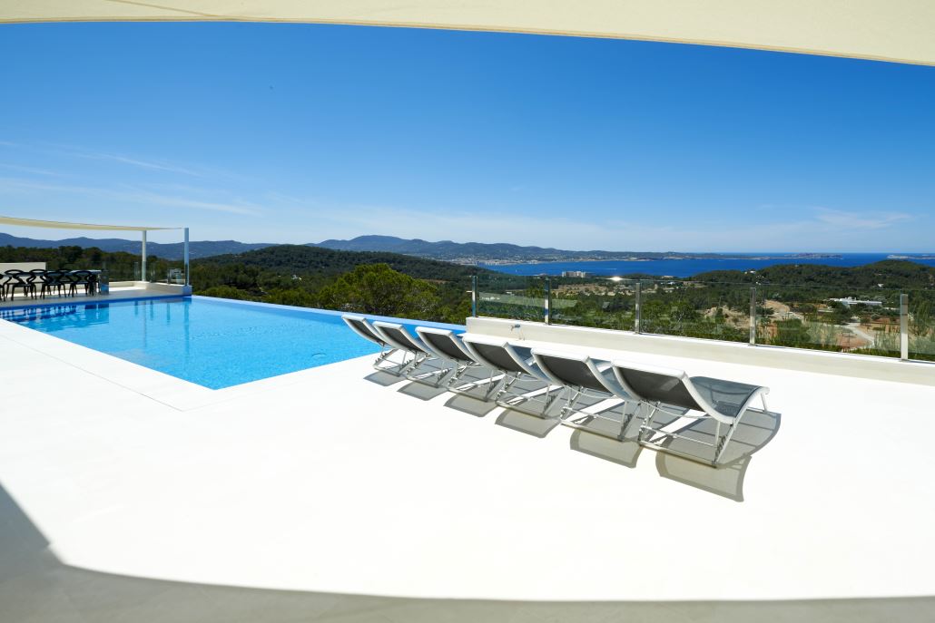 Geweldige villa met uitzicht op de zonsondergang en de zee in Cala Salada