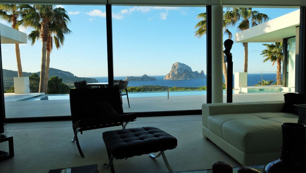 Een prachtige villa ..... uniek op Ibiza ... Cala Carbo