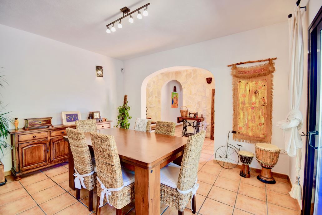 Uitstekende villa in Sant Joan de Labritja met permanente toeristische vergunning
