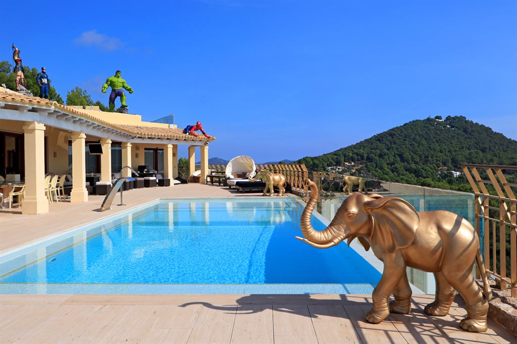 Luxueuze villa ligt op een van de hoogste punten in Can Furnet