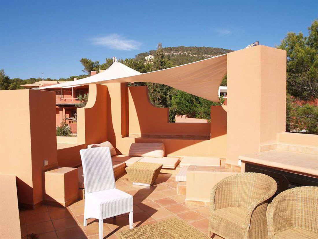 Moderne villa te koop in Caló den real met een prachtig uitzicht