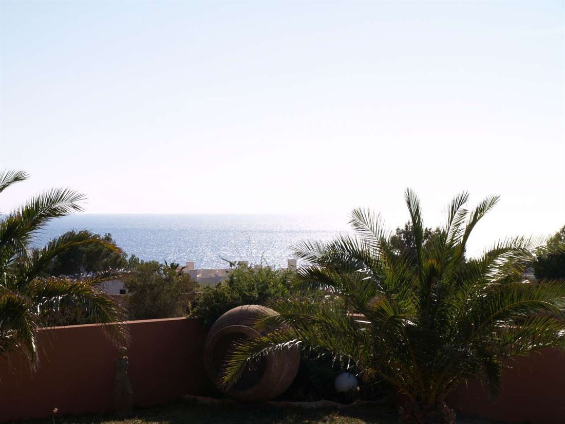 Moderne villa te koop in Caló den real met een prachtig uitzicht
