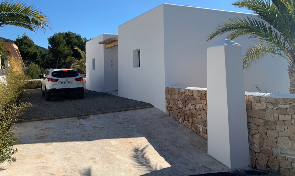 Mooie villa met 4 slaapkamers te koop met uitzicht op Es Vedra, Ibiza