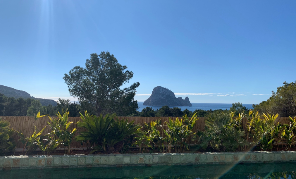 Mooie villa met 4 slaapkamers te koop met uitzicht op Es Vedra, Ibiza
