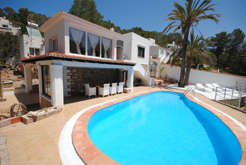 Mooie prive-villa is gelegen in de buurt van het strand van Cala Gracio