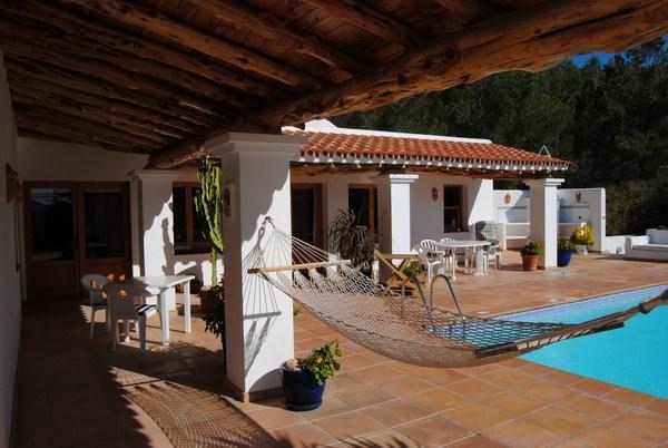 Villa in traditionele stijl in Cala Salada met een fantastisch uitzicht op zee