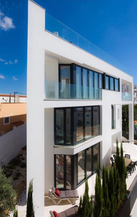 3 verdiepingen tellend gebouw te koop in Los Molinos Ibiza