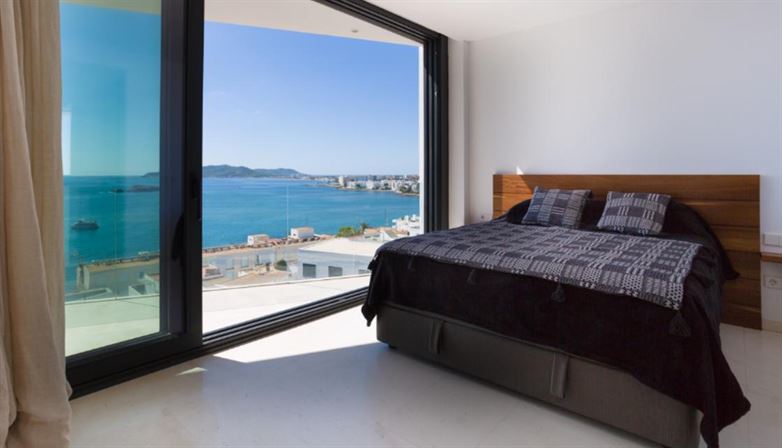 3 verdiepingen tellend gebouw te koop in Los Molinos Ibiza