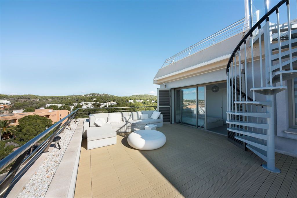 Penthouse met fantastisch zeezicht en op loopafstand in Cala Tarida
