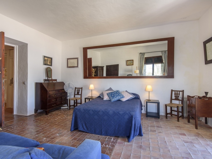 Groot gerenoveerd appartement met uitzicht op Ibiza, de haven en het kasteel
