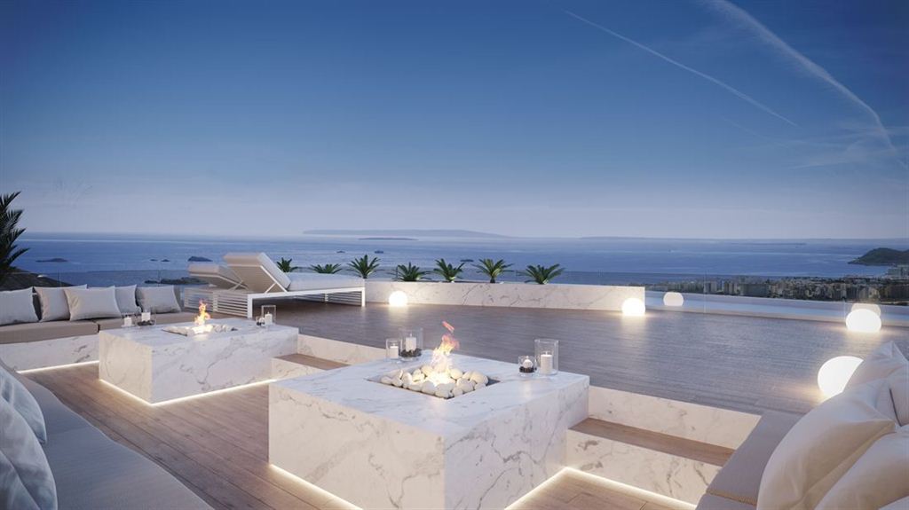 Luxe villa met uitzicht op de Middellandse Zee en een open uitzicht op Ibiza