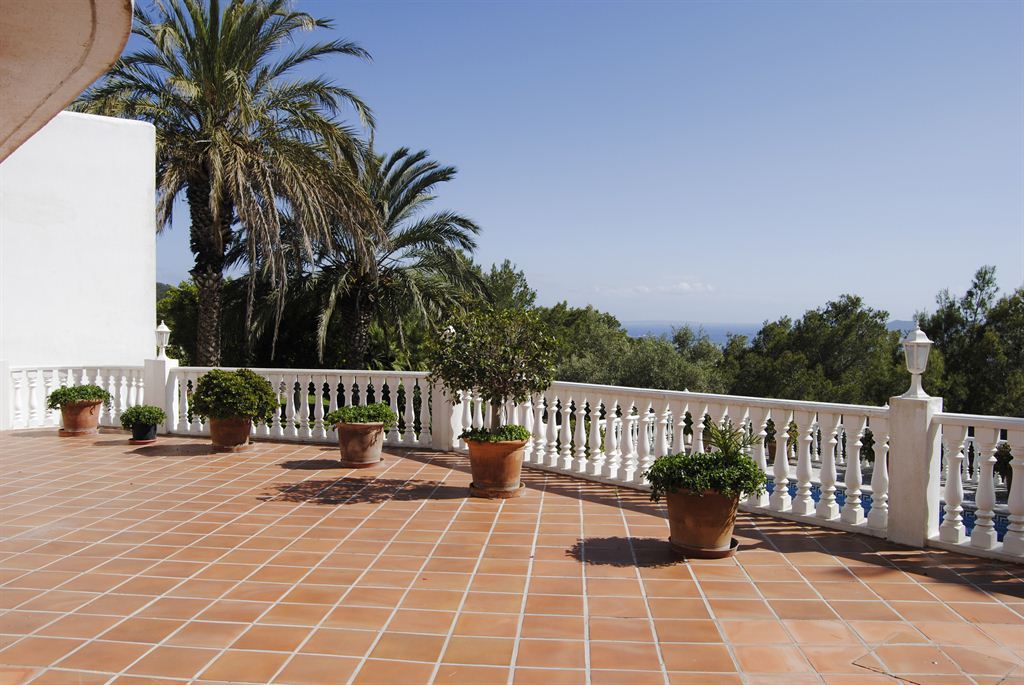 Villa in hoogst beveiligd wooncomplex met uniek uitzicht op de zee en Dalt Vila tot aan Formentera