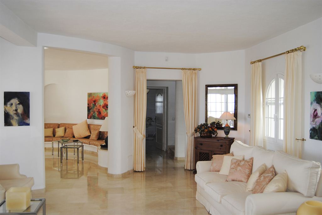 Villa in hoogst beveiligd wooncomplex met uniek uitzicht op de zee en Dalt Vila tot aan Formentera