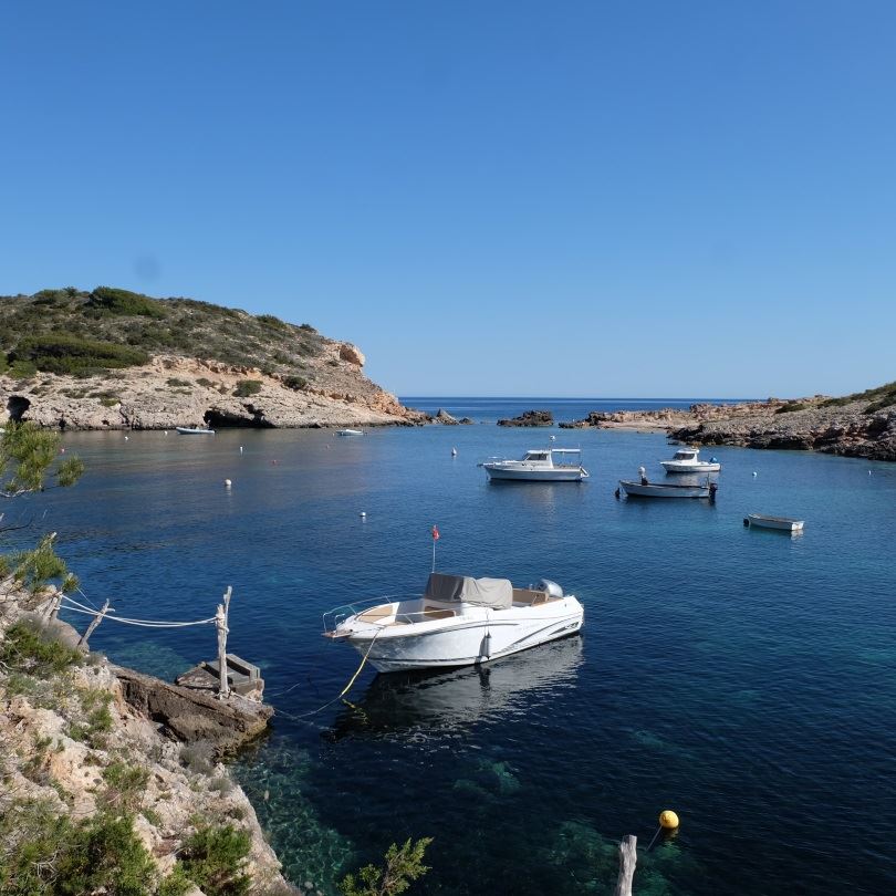 Schitterende eerstelijns villa te koop in het noorden van het eiland, Ibiza