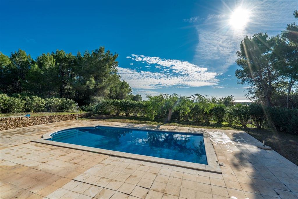 Schitterende traditionele villa in Ibiza-stijl te koop in Sant Carles de Peralta