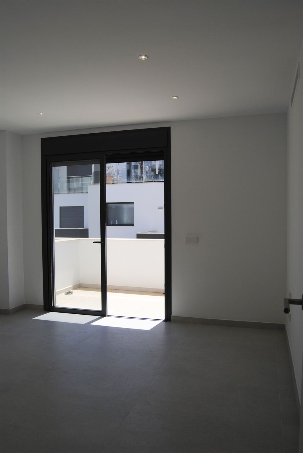 Licht nieuwbouw duplex appartement op de begane grond met terras en balkon in Siesta
