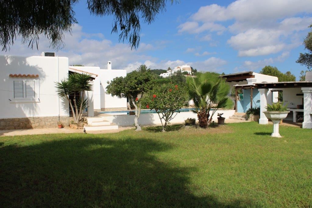 Twee huizen te koop in Santa Eulalia del Rio