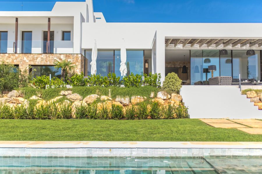 Luxe villa met 360 graden landschap en gedeeltelijk uitzicht op zee in San Carlos
